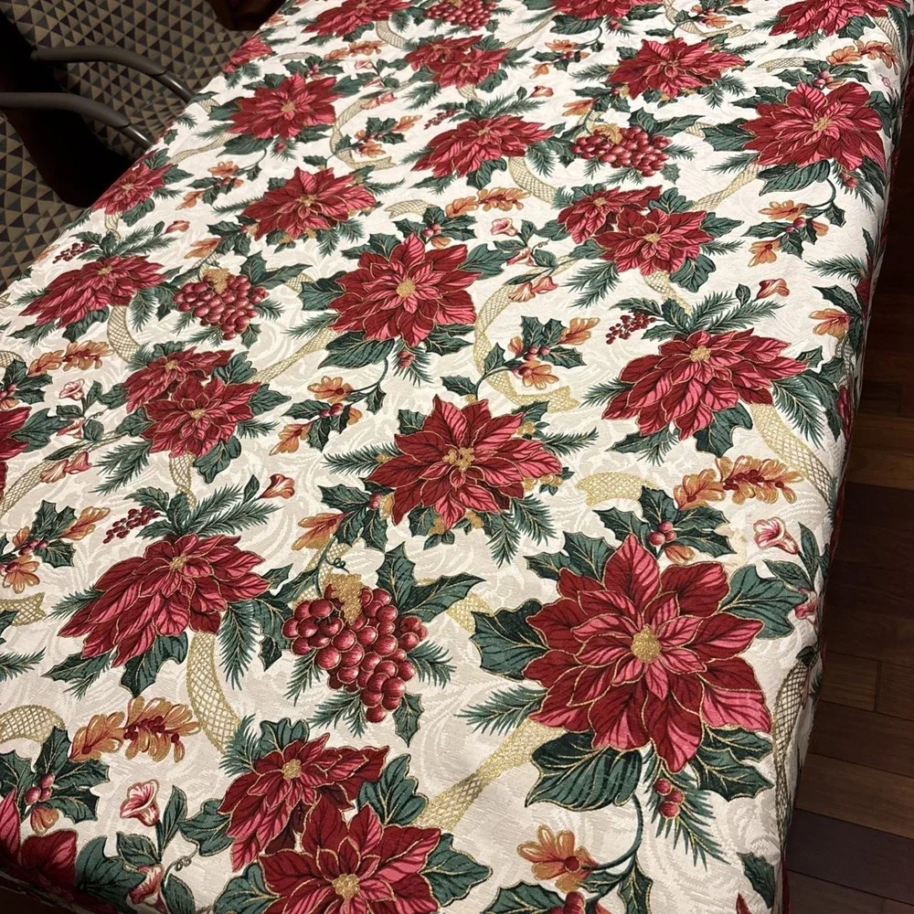 Vintage 1996 Avon Home Fashion Christmas Poinsettias Rectangle Tablecloth 59x105